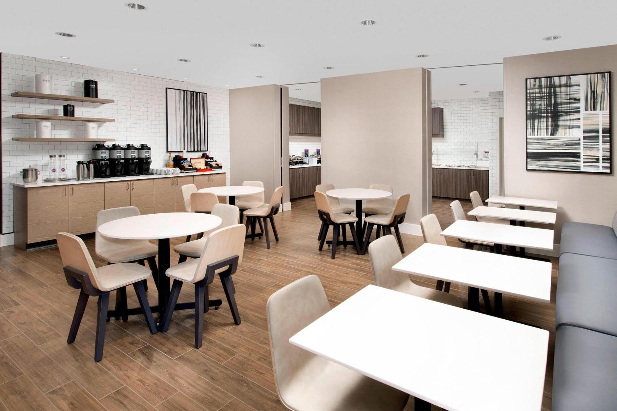 Residence Inn By Marriott Denver Airport/Convention Center Ресторан фото